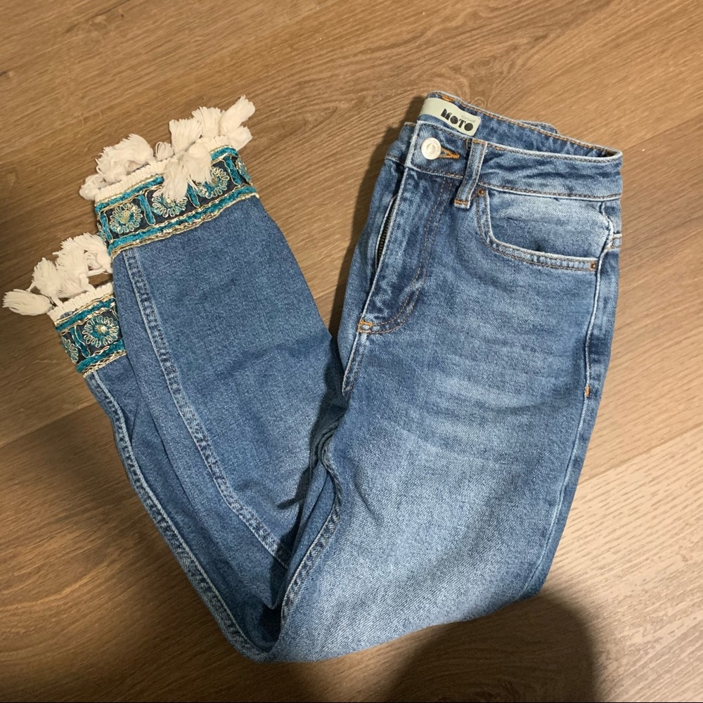 Cute jeans with decorative bottom
